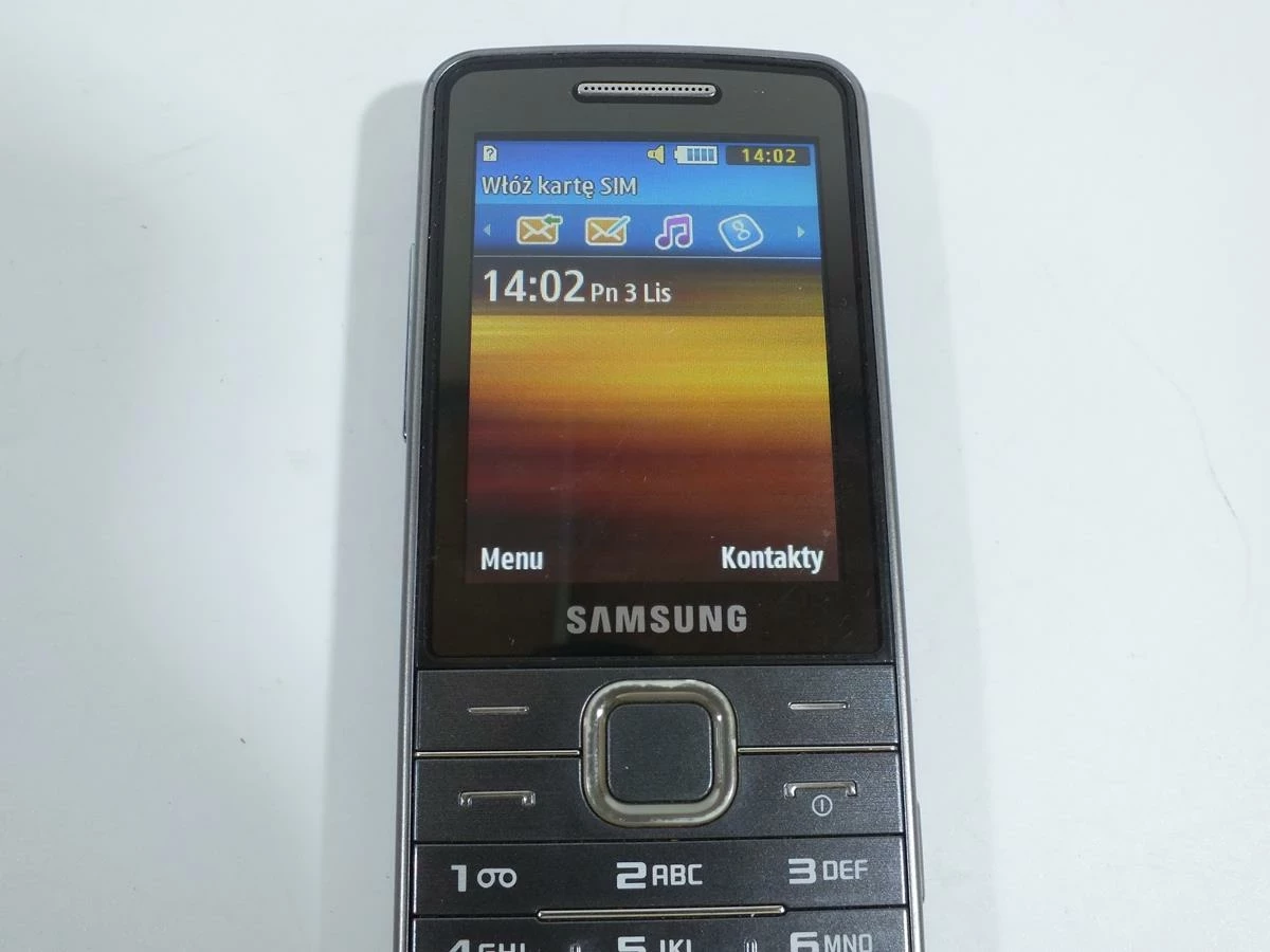 telefon-samsung-z-klawiatura-lad-przekatna-ekranu-240