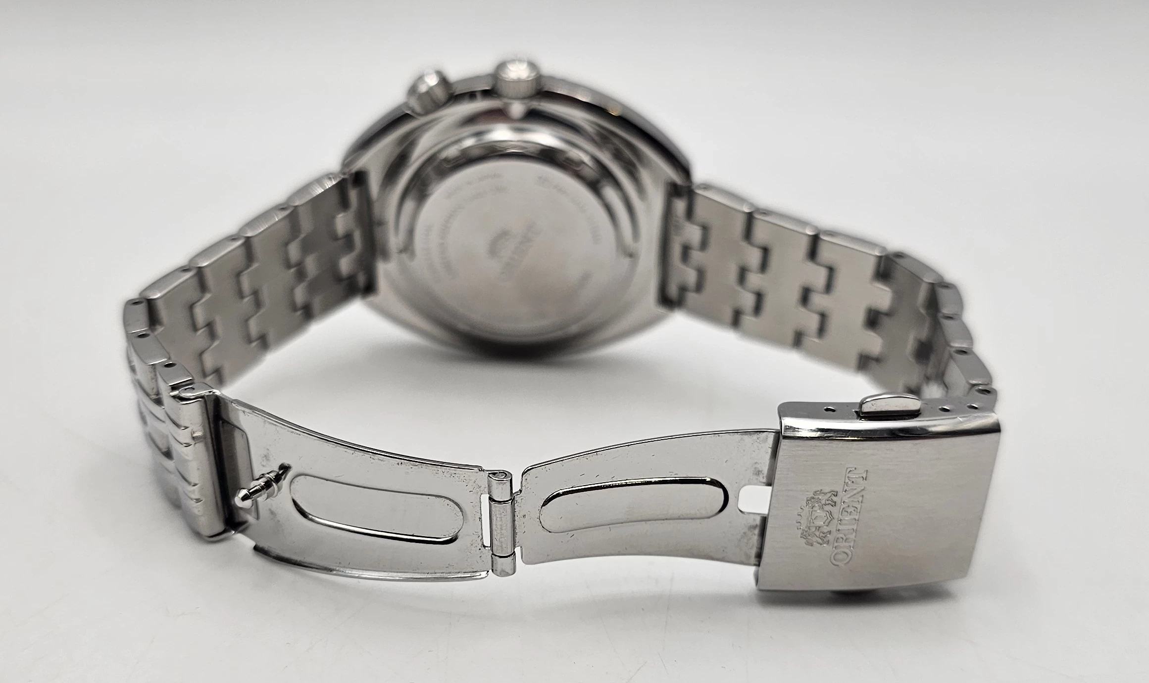 zegarek-meski-orient-world-map-revival-automatic-limitededition-ra-aa0e04y-material-paska-129219-8