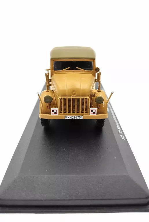 SAMOCHODY 2WŚ TYPE 1500A/01 KFZ 21 SKALA 1:43