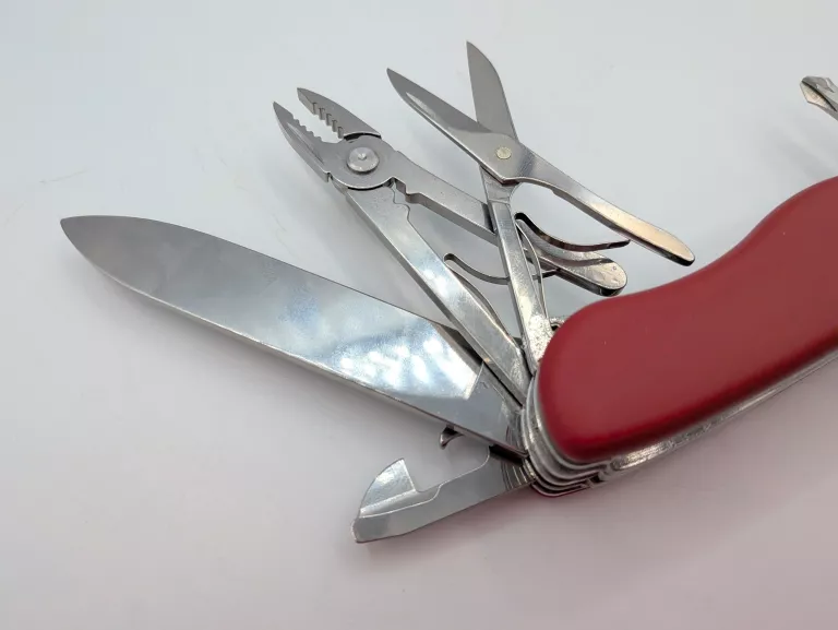 SCYZORYK VICTORINOX FORESTER 0.8363