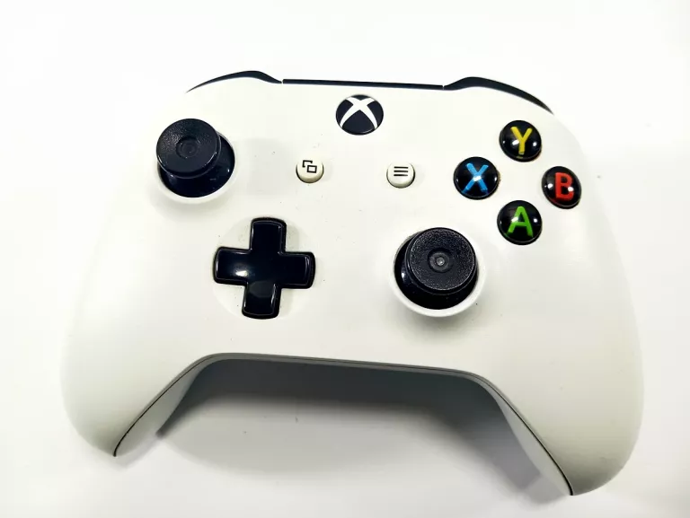 KONSOLA XBOX ONE 500GB KPL + STACJA ŁADOWANIA I PAD ORG