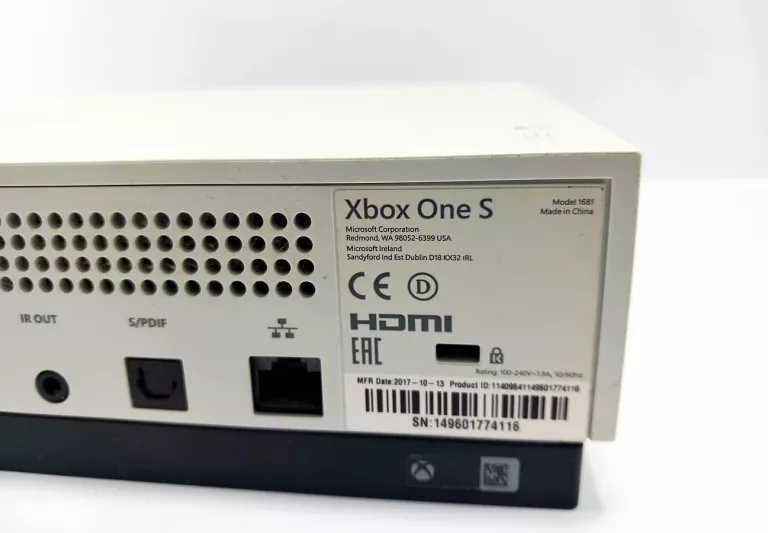 KONSOLA XBOX ONE 500GB KPL + STACJA ŁADOWANIA I PAD ORG