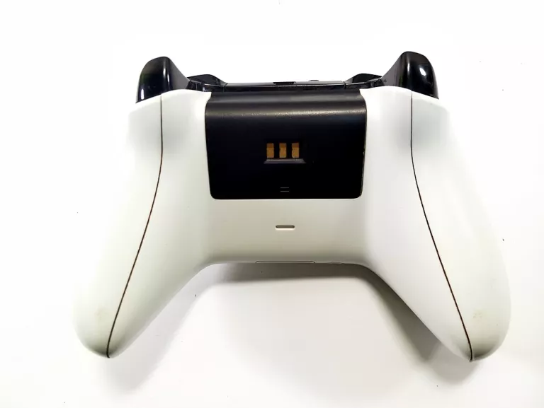 KONSOLA XBOX ONE 500GB KPL + STACJA ŁADOWANIA I PAD ORG