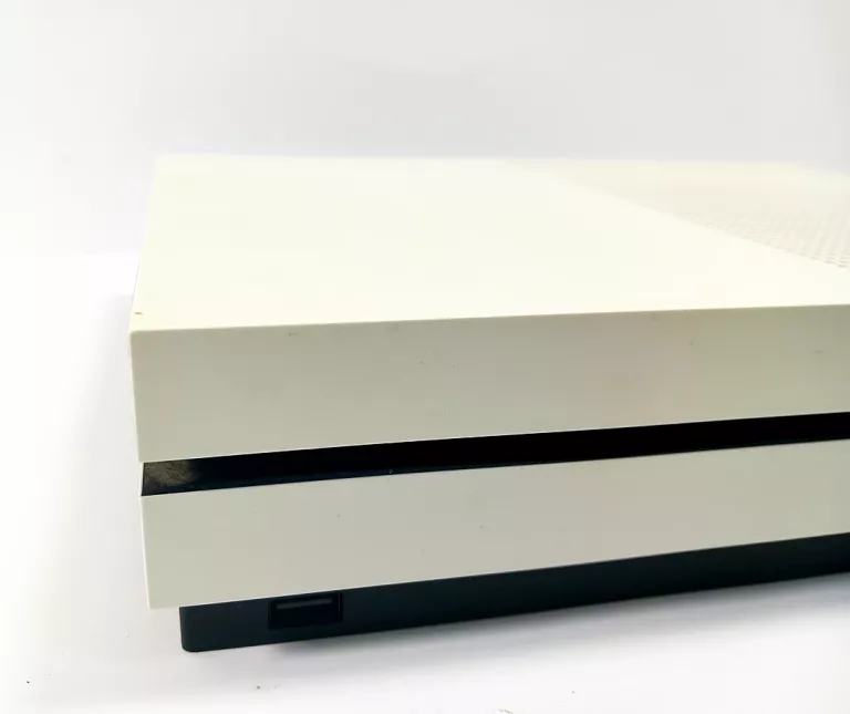 KONSOLA XBOX ONE 500GB KPL + STACJA ŁADOWANIA I PAD ORG