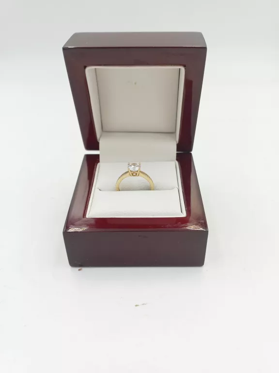 ZŁOTY PIERŚCIONEK Z KAMIENIAMI 8K./8R./1,73G.