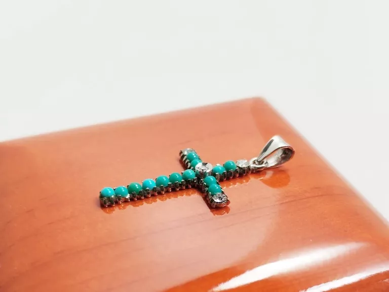 ZŁOTY KRZYZYK 750, 18K, 1,17G, 2,5CM