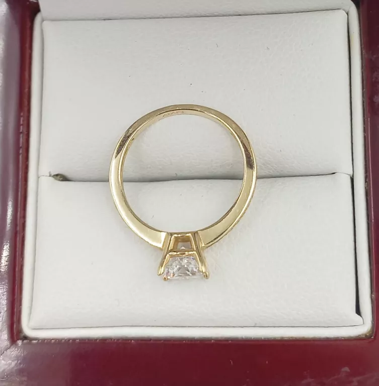 ZŁOTY PIERŚCIONEK Z KAMIENIAMI 8K./8R./1,73G.