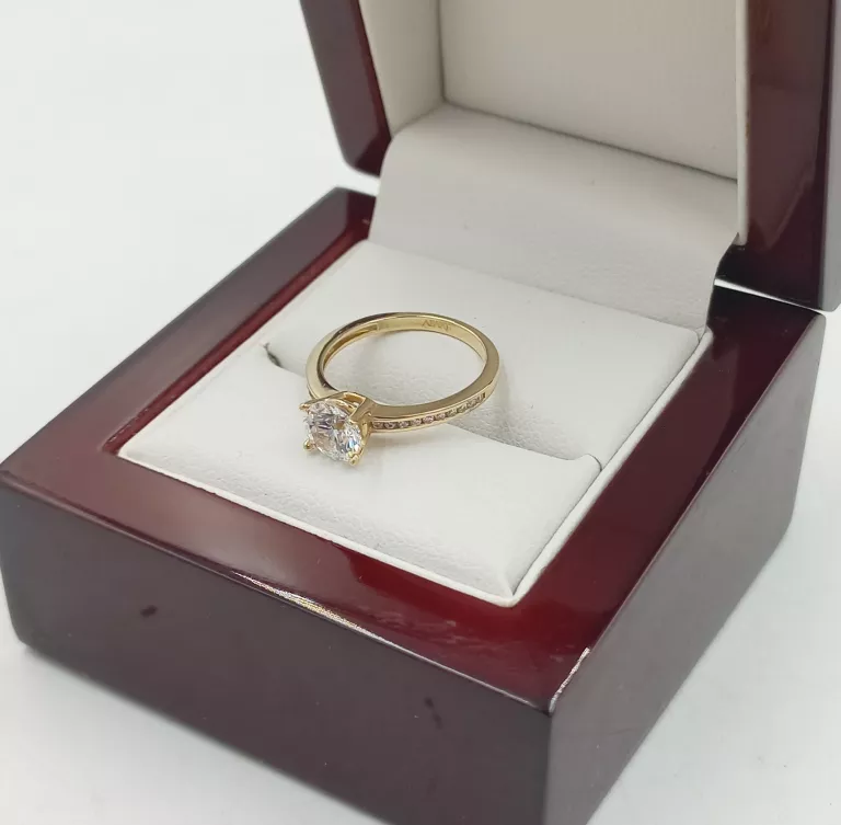 ZŁOTY PIERŚCIONEK Z KAMIENIAMI 8K./8R./1,73G.