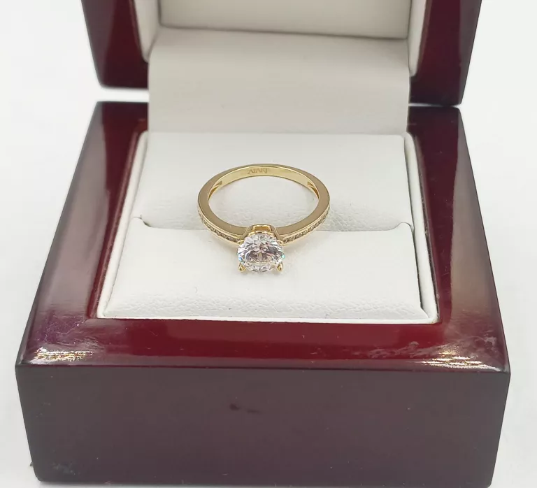 ZŁOTY PIERŚCIONEK Z KAMIENIAMI 8K./8R./1,73G.