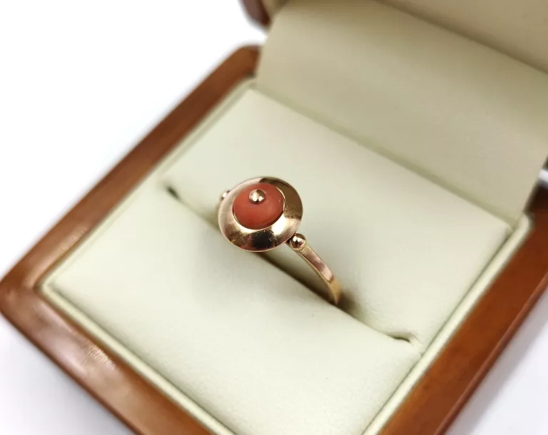 piekny-zloty-pierscionek-z-koralem-rodzaj-2205-2
