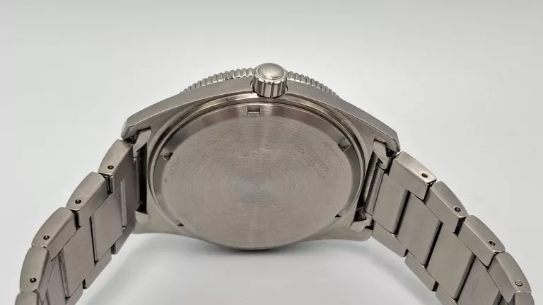 ZEGAREK CITIZEN ECO DRIVE J810