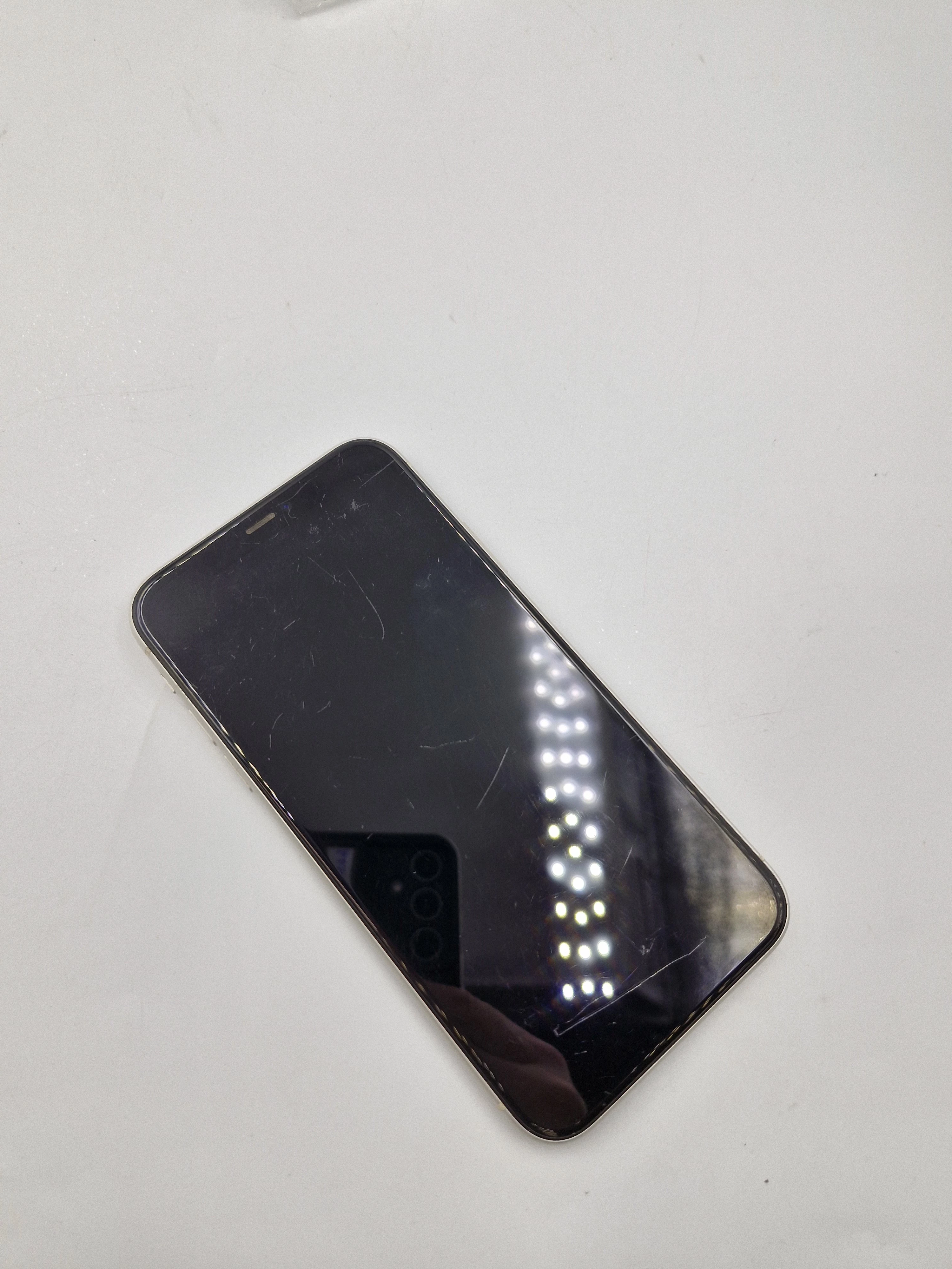 smartfon-iphone-11-128gb4gb-ram-kondycja-bat-77-pojemnosc-akumulatora-3110