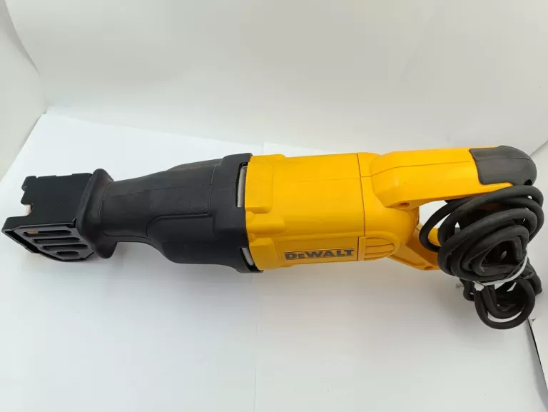 PIŁA SZABLASTA ELEKTRYCZNA DEWALT DWE305 WALIZKA