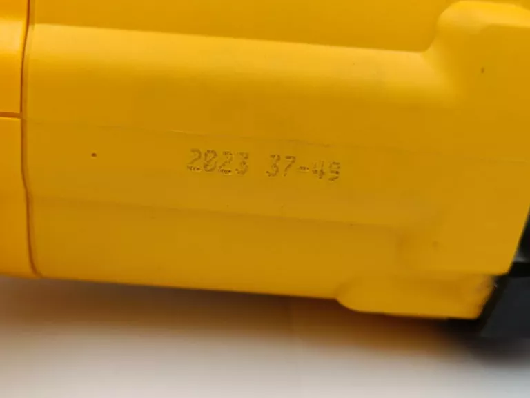 PIŁA SZABLASTA ELEKTRYCZNA DEWALT DWE305 WALIZKA