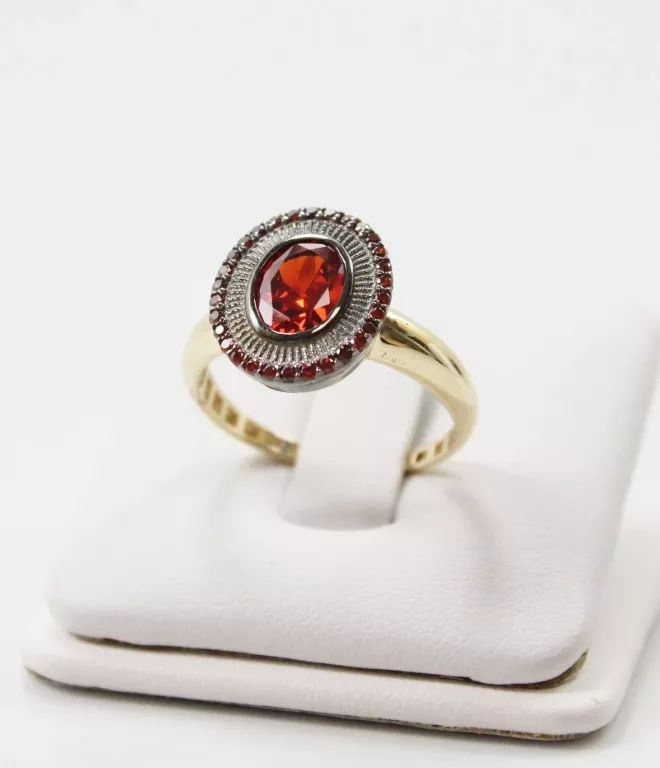 ZŁOTY PIERŚCIONEK KAMIENIE 585 R.16 3,03G.