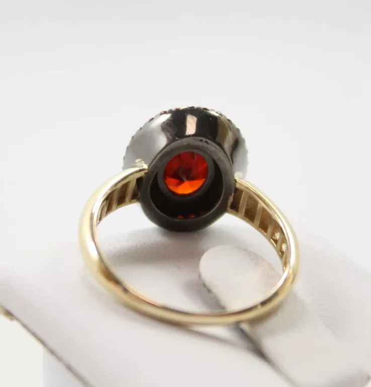 ZŁOTY PIERŚCIONEK KAMIENIE 585 R.16 3,03G.