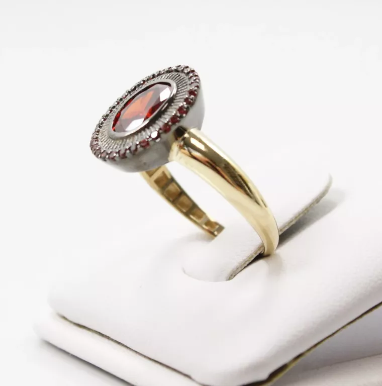 ZŁOTY PIERŚCIONEK KAMIENIE 585 R.16 3,03G.