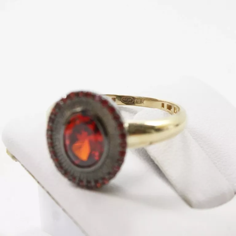 ZŁOTY PIERŚCIONEK KAMIENIE 585 R.16 3,03G.