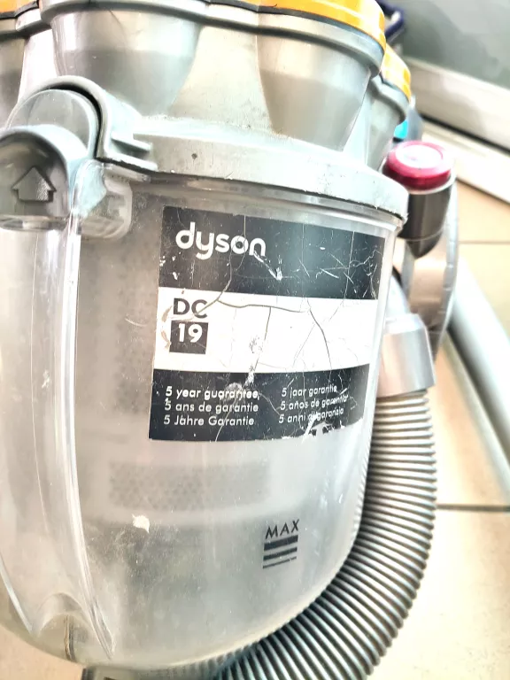odkurzacz-dyson-dc19-stan-11323-2