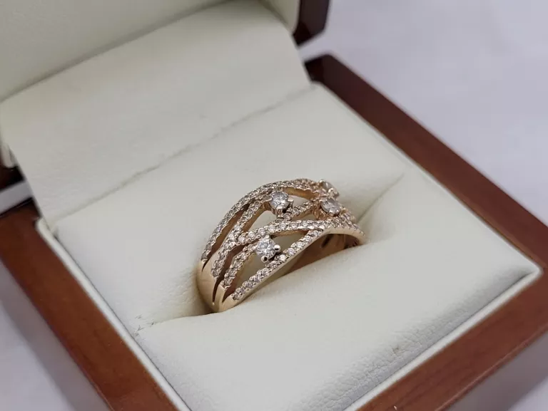 [585, R15, 5,68G] PRZEPIĘKNY ZŁOTY PIERŚCIONEK Z CYRKONIAMI