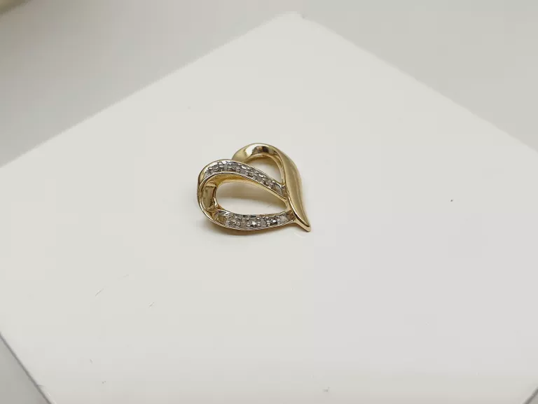 ŚLICZNA ZŁOTA ZAWIESZKA W KSZTAŁCE SERCA PR 585