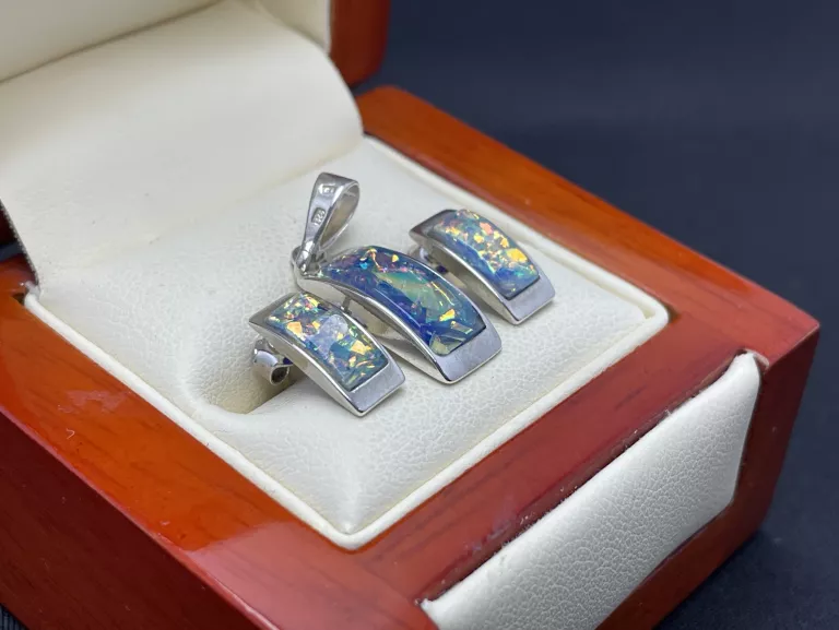 SREBRNY  KOMPLET  ZAWIESZKA + KOLCZYKI  OPAL 925  3,38G