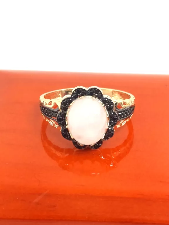 ZŁOTY PIERŚCIONEK PR.585 R.19 2,67G