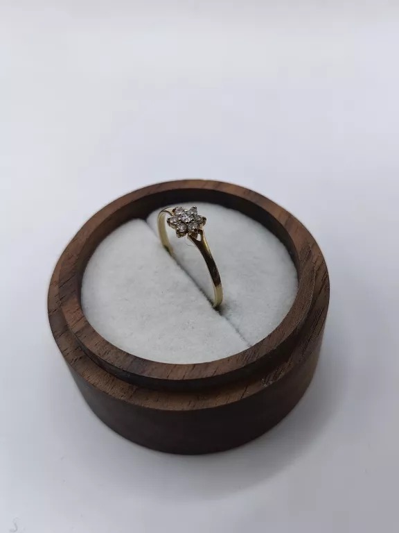 ZŁOTY DELIKATNY PIERŚCIONEK 0,79G 333 R16