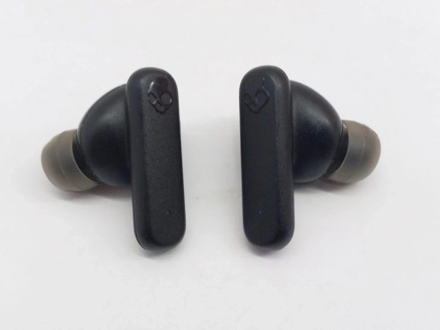 sluchawki-skullcandy-smokin-buds-opis-kolor-dominujacy-129357-2