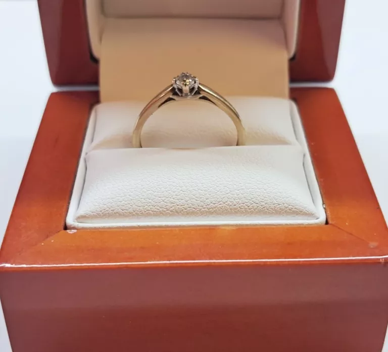 WYRÓB JUBILERSKI UŻYWANY PIERSCIONEK 375/1.22G/R:14