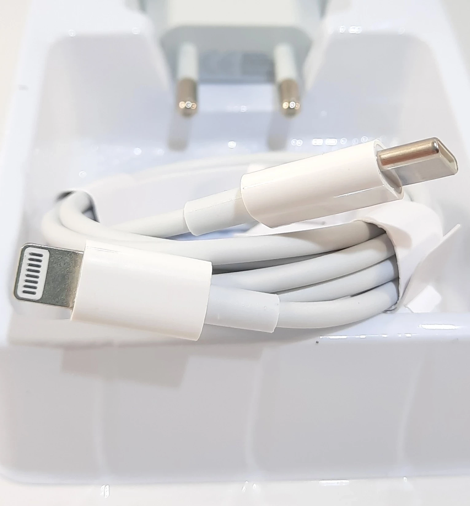 ladowarka-kostka-usb-c-lightning-kod-producenta-ladowarka-20w-kabel-usb-c-lightning-200cm