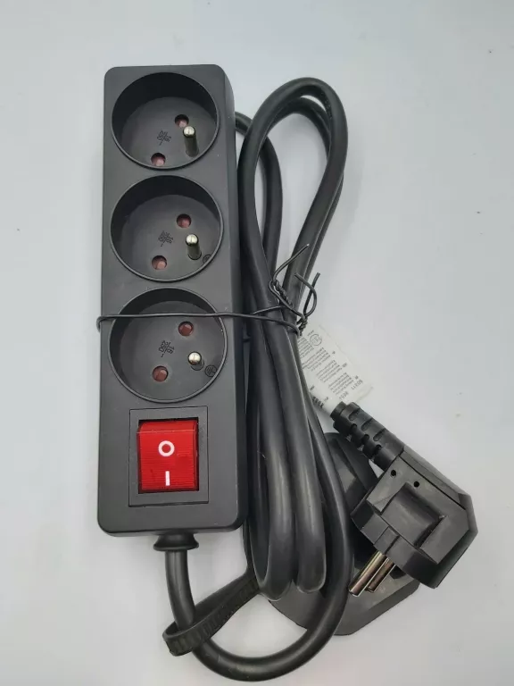 PRZEDŁUŻACZ 3 GNIAZDA CZARNY