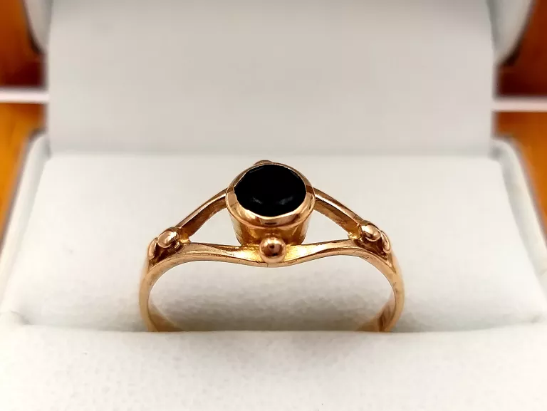 ZŁOTY PIERŚCIONEK Z CZARNĄ CYRKONIĄ 585 1,78G R 14