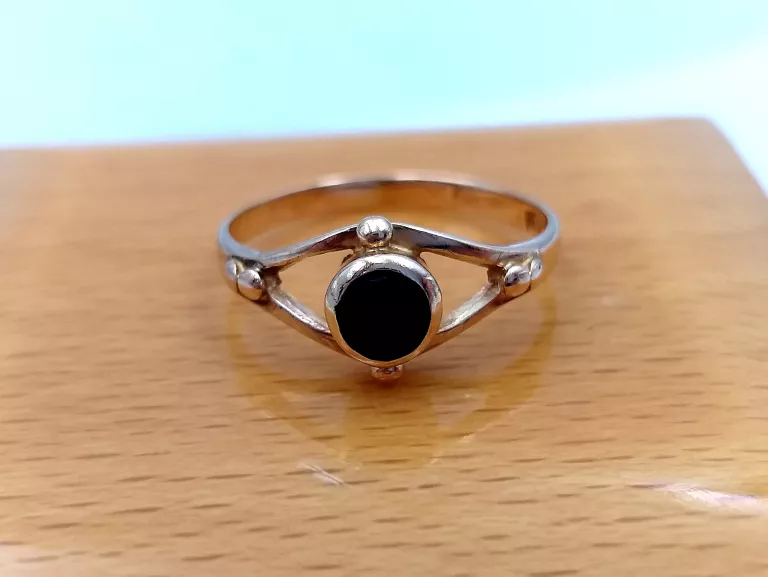 ZŁOTY PIERŚCIONEK Z CZARNĄ CYRKONIĄ 585 1,78G R 14