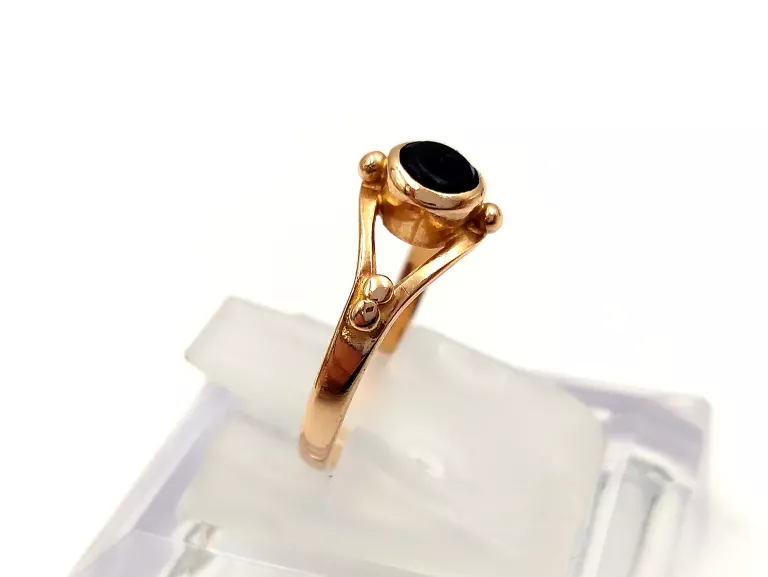ZŁOTY PIERŚCIONEK Z CZARNĄ CYRKONIĄ 585 1,78G R 14