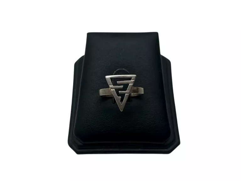 PIĘKNY SREBRNY PIERSCIONEK 2,55G V R21