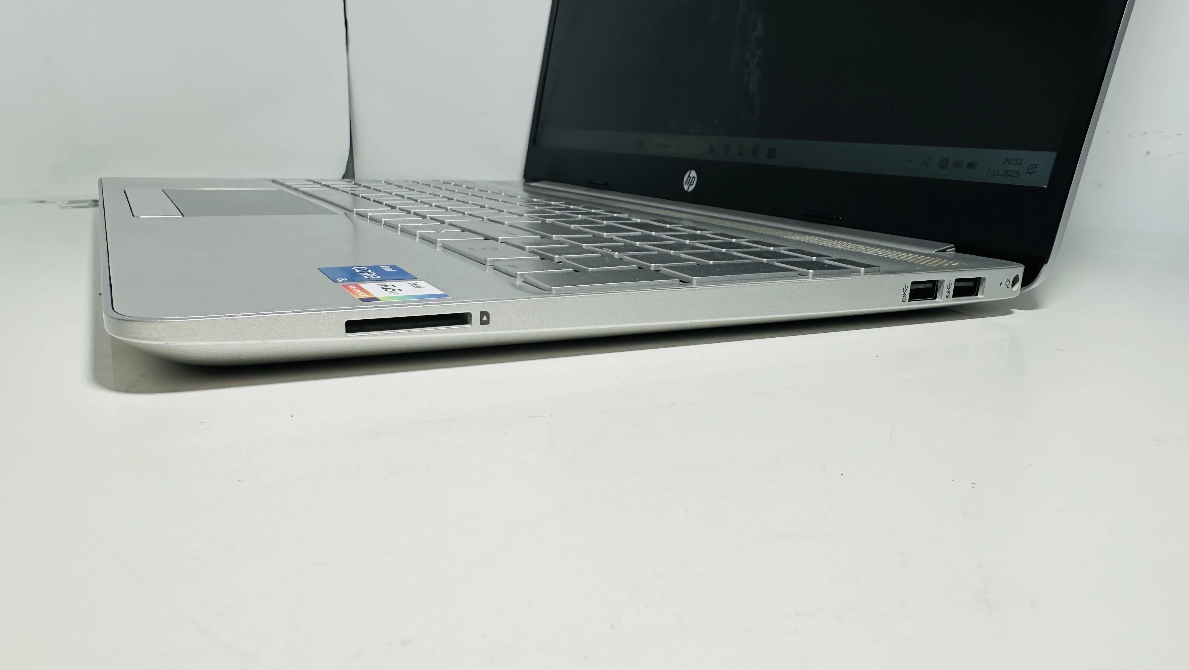 laptop-hp-15-dw3113nw-i5-1135g7-8512gb-win-11-home-warto-okazja-przekatna-ekranu-156