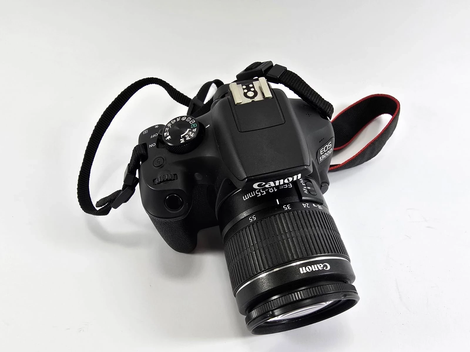 lustrzanka-canon-eos-1300d-korpus-obiektyw-torba-rozdzielczosc-1800