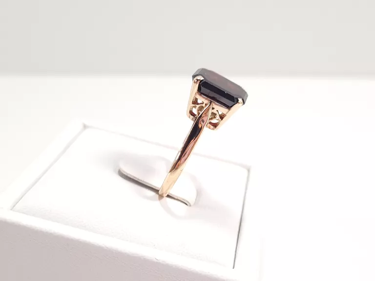 ZŁOTY PIERŚCIONEK CZERWONY KAMIEN 3,86G 585 R17