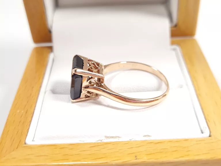 ZŁOTY PIERŚCIONEK CZERWONY KAMIEN 3,86G 585 R17