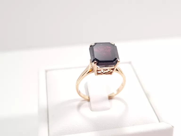 ZŁOTY PIERŚCIONEK CZERWONY KAMIEN 3,86G 585 R17