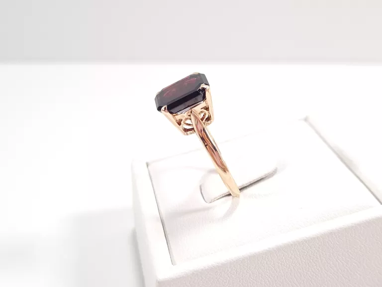 ZŁOTY PIERŚCIONEK CZERWONY KAMIEN 3,86G 585 R17