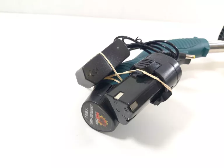 PODKASZARKA AKUMULTOROWA BULTECH Z TELESKOPEM +2 AKU + ŁADOWARKA