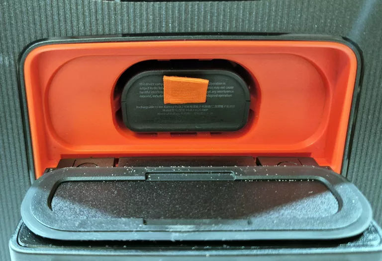 JBL PARTYBOX 120 USZK. RĄCZKA, WGNIECIONY