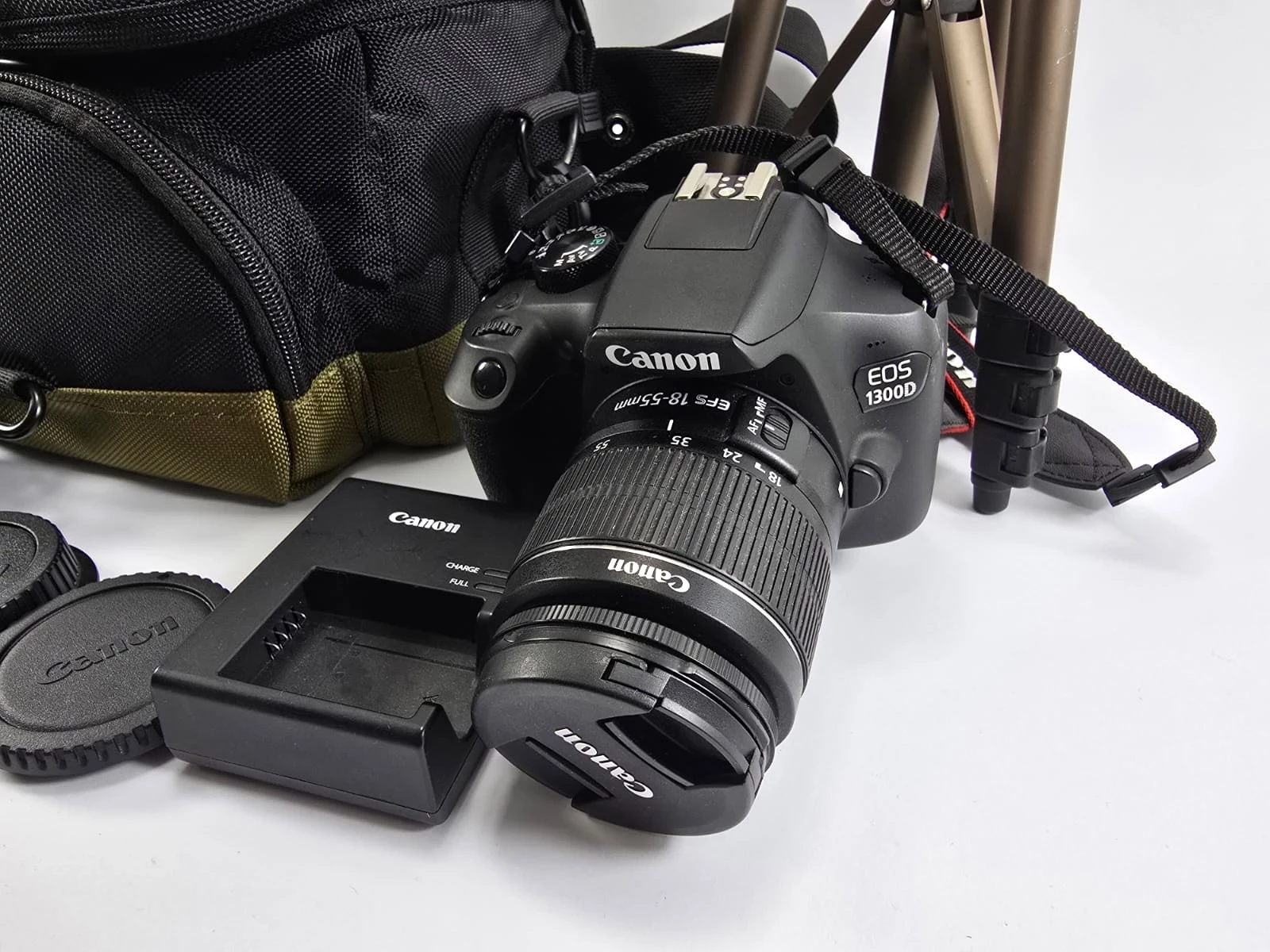 lustrzanka-canon-eos-1300d-korpus-obiektyw-torba-marka-248811-1949762