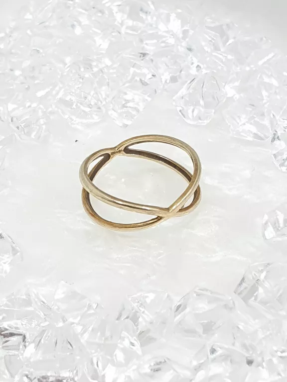 NIETUZINKOWY ZŁOTY PIERSCIONEK 1,57G 333 R 13