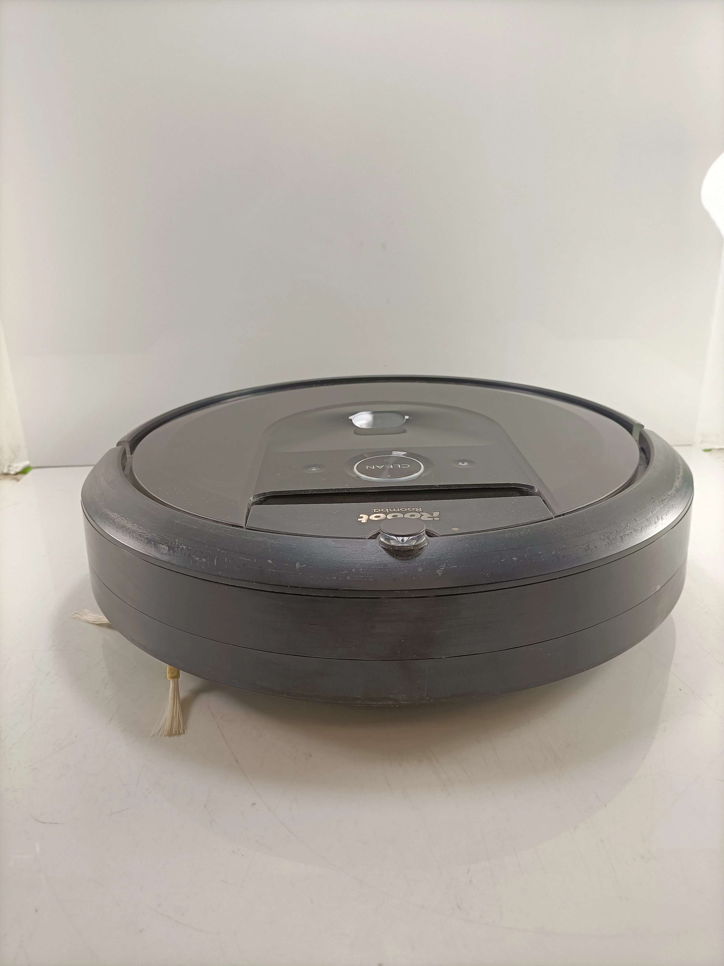 robot-sprzatajacy-irobot-roomba-i7-stan-11323-2