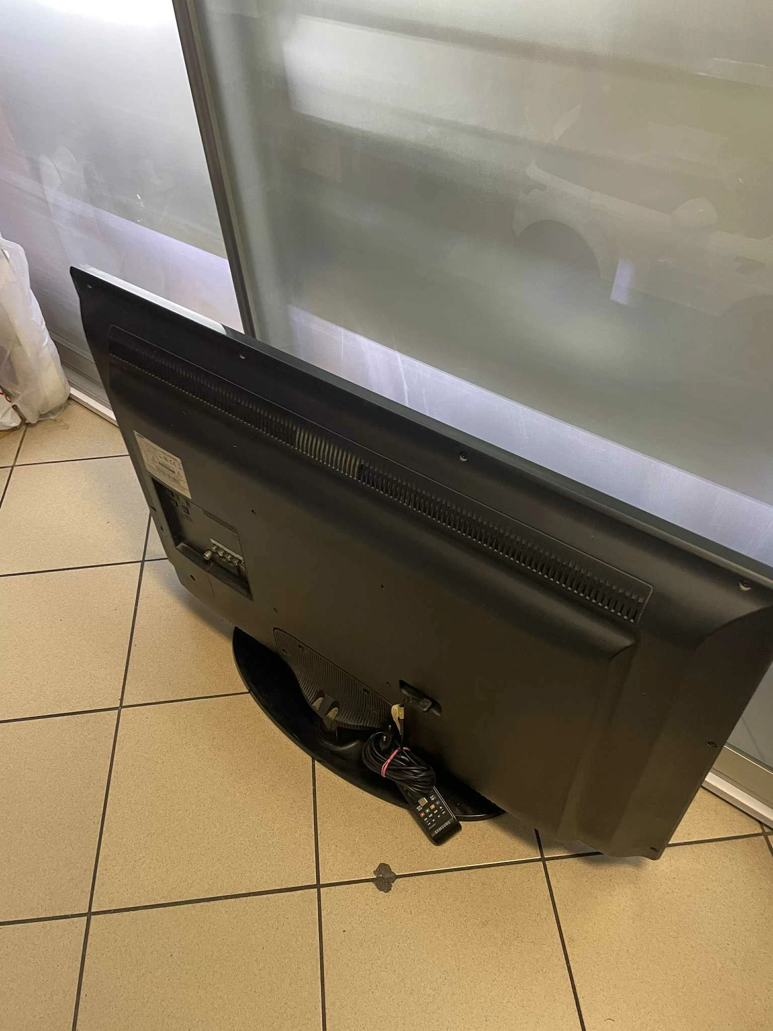 telewizor-samsung-ue40eh5000-pilot-kod-producenta-ue40eh5000w