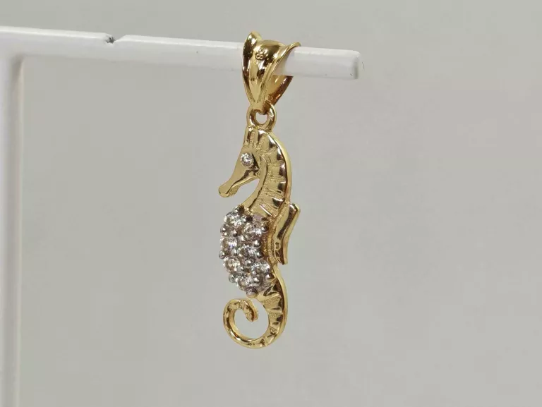 ZŁOTA ZAWIESZKA 585 0,76G KONIK MORSKI PAWIKONIK CYRKONIE 22MM