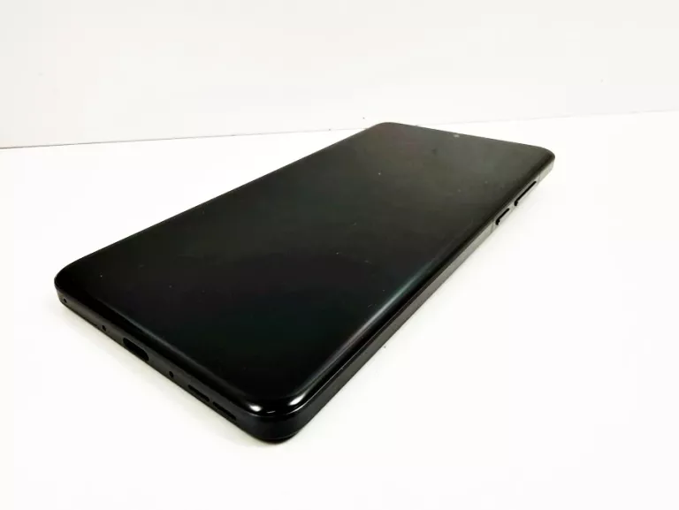 TELEFON ONEPLUS 13 12/256 GB Z PUDEKIEM